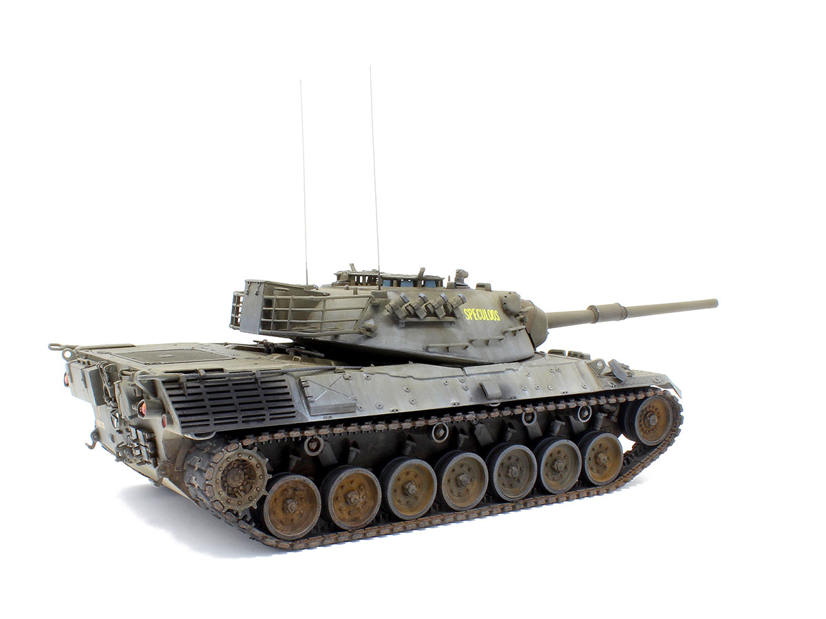 RevellGermany's tweet photo. Tauchen Sie ein in die faszinierende Welt des Leopard 1 im Maßstab 1:35! Modellbausatz mit 260 Teilen, drehbarem Turm und anpassbarer Kanone. Geeignet ab 12 Jahren. Teilen Sie Ihr fertiges Modell mit uns an socialmedia.de@carrera-revell.com! #modellbau #revellkit #leopard1 https://t.co/fovXlFIbIJ