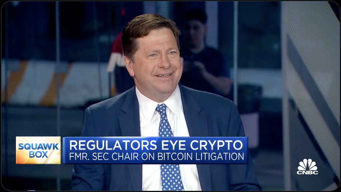 JUST IN: 🇺🇸 ex-SEC Chair says #Bitcoin ETF should be approved if the spot Bitcoin market is proven to have "similar efficacy" as futures market.

"It would be hard to resist approving a #Bitcoin ETF."