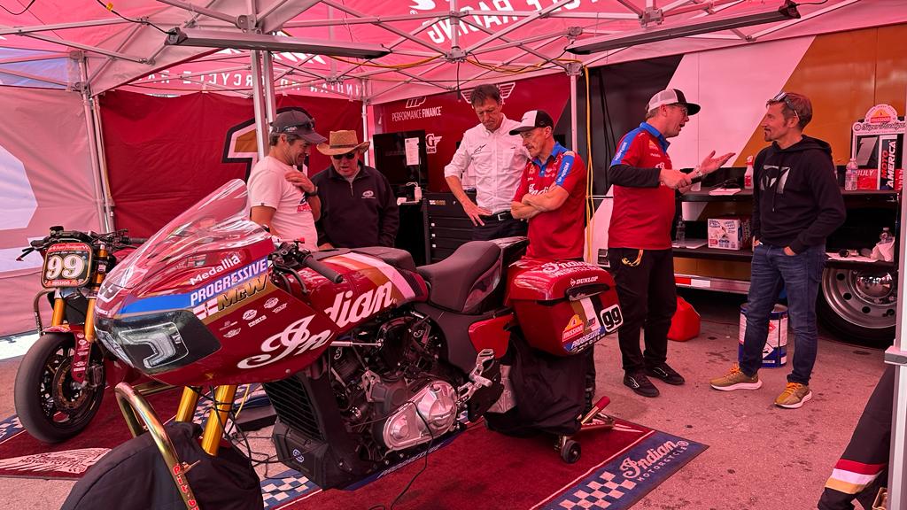 Carlos Checa Carrera (@carloscheca7) on Twitter photo Aquí tenéis más fotos de un fin de semana excepcional en el <a href="/MotoAmerica/">MotoAmerica</a>  con <a href="/WayneRainey60/">Wayne Rainey</a>  y viendo competiciones que no estamos muy acostumbrados a ver en Europa. <a href="/maxbiaggi/">Max Biaggi</a>  y <a href="/McWill99/">Jeremy McWilliams</a>  también compartieron finde con nosotros!
<a href="/alpinestars/">alpinestars</a> <a href="/nolan_group/">NolanGroup</a> <a href="/MotoGP/">MotoGP™🏁</a> <a href="/DAZN_ES/">DAZN España</a> Aquí tenéis más fotos de un fin de semana excepcional en el <a href="/MotoAmerica/">MotoAmerica</a>  con <a href="/WayneRainey60/">Wayne Rainey</a>  y viendo competiciones que no estamos muy acostumbrados a ver en Europa. <a href="/maxbiaggi/">Max Biaggi</a>  y <a href="/McWill99/">Jeremy McWilliams</a>  también compartieron finde con nosotros!
<a href="/alpinestars/">alpinestars</a> <a href="/nolan_group/">NolanGroup</a> <a href="/MotoGP/">MotoGP™🏁</a> <a href="/DAZN_ES/">DAZN España</a>