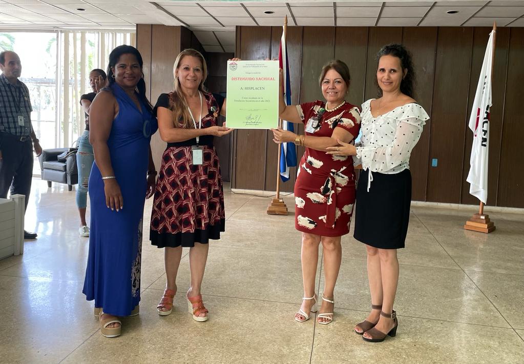 hisplacen's tweet photo. Con mucho orgullo, #Hisplacen recibió esta mañana la condición Colectivo Distinguido Nacional, por su desempeño durante el año 2022. 
Este reconocimiento es fruto del esfuerzo de nuestros trabajadores, quienes se comprometen a cumplir metas superiores en el presente año. https://t.co/Uq9R8daxZK