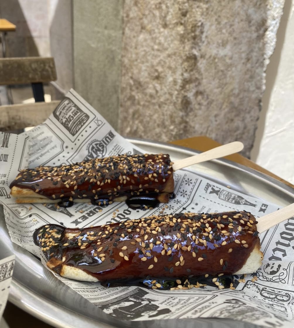 xivarritasca's tweet image. Cocinamos amor a raudales 🔪❤️
Maxibón de Pollo, uno de los pecados que no puede faltar en nuestro circo. Un delicioso homenaje al helado, con pollo asado, lacado de tomate, curry y sésamo.
#Reus #Maxibon #gastrobar (📸: @annamelich)