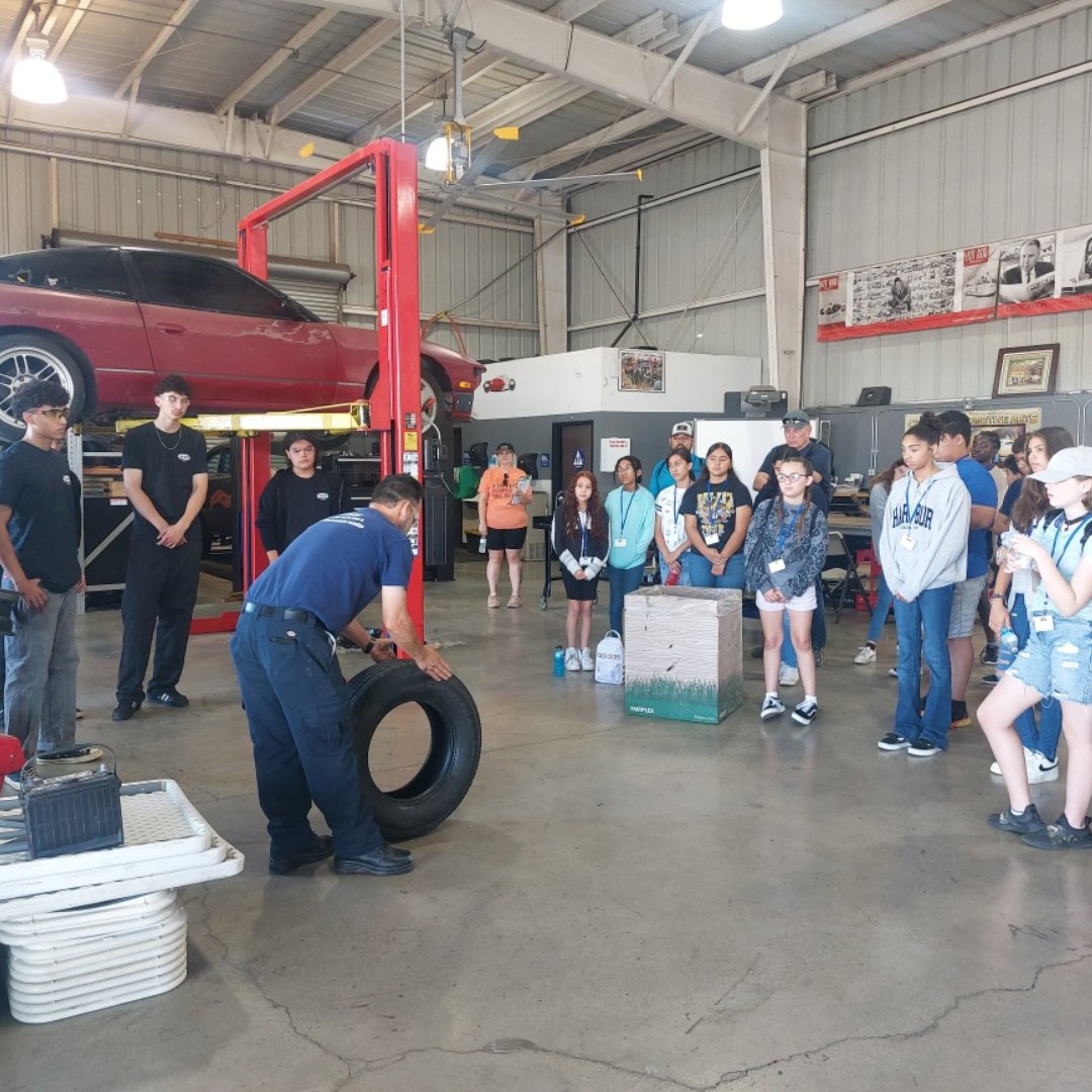 FLDCFairplex's tweet photo. 📚 Recently, we welcomed groups of local students for tours! They got an up-close look at our Welding Shop and automotive garage. The students also visited the NHRA Motorsports Museum and got a tour of the Farm at Fairplex. https://t.co/Sm9kC4X0VI