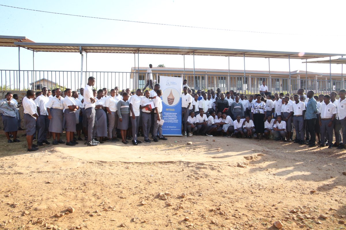 IntekoyUmuco's tweet image. Mu rwego rw'ubukangurambaga, none ku wa 10/7/2023 Inteko y'Umuco yasuye #Kisaro TSS iherereye mu Karere ka @rulindodistrict . Abanyeshuri bakanguriwe gusigasira indangagaciro z'umuco w'u Rwanda banasobanurirwa inzira y'inzitane y'Amateka y'Urugamba rwo kubohora u #Rwanda .