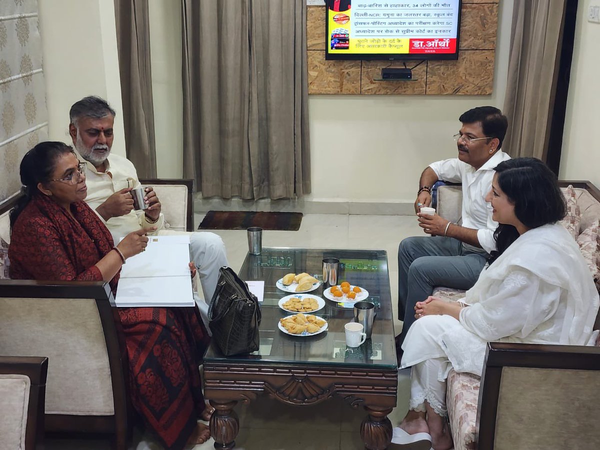 prahladspatel's tweet photo. आज भोपाल के अल्प प्रवास में पीपुल्स ग्रुप की निदेशक डाँ मेघा विजयवर्गीय एवं श्री मयंक विश्नोई ने मेरे प्रिय स्व अंशुमन भार्गव के लेखसंग्रह की पुस्तक विमोचन का निमंत्रण दिया । इस अच्छे कार्य के लिए हृदय से पीपुल्स ग्रुप को साधुवाद ।#people’s group https://t.co/1bpxewXgrv