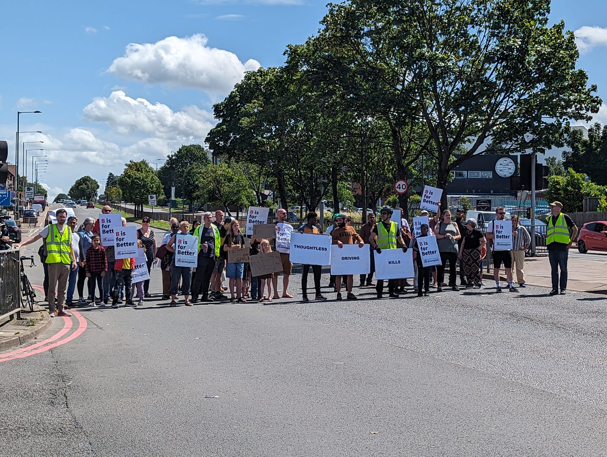 It was great to see a strong turnout to the event organised by @for_birmingham and the Hay Mills community on Sunday. This event was held at the junction where Azaan Khan, a 12yo boy, was killed by a driver who was driving under the influence of drugs
#StopDeKindermoord