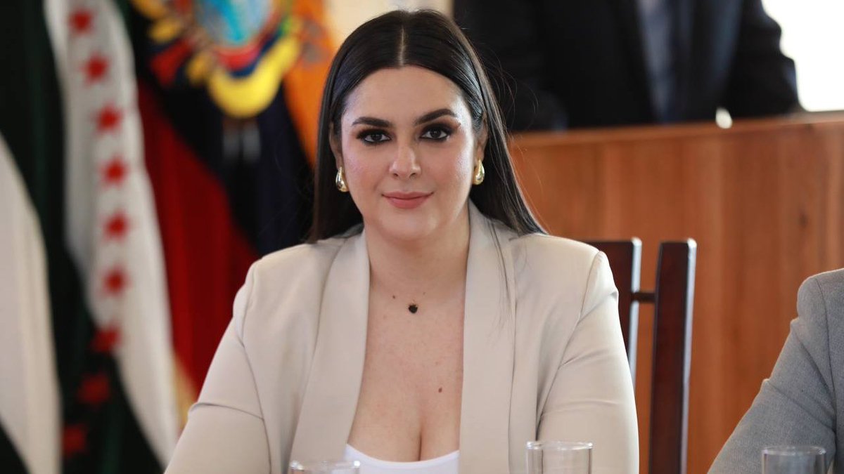 cnegobec's tweet image. #PasoAPasoElectoral | #StalinCardona, funcionario electoral expone sobre los beneficios del  #VotoTelemáticoEnElExterior para las #EleccionesAnticipadas2023Ec. &quot;Los 🇪🇨 empadronados en el 🌐 deberán inscribirse en voto-telematico.cne.gob.ec, para sufragar el 20 de agosto&quot;, mencionó.