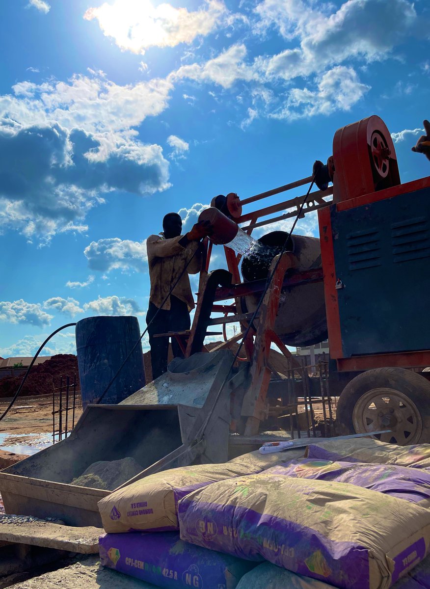 LAfrobuilder's tweet photo. Tous les soldats n’ont pas de fusils. 
Warriors in construction 🏗️ 

#Teamciment https://t.co/ZezE7WduGJ