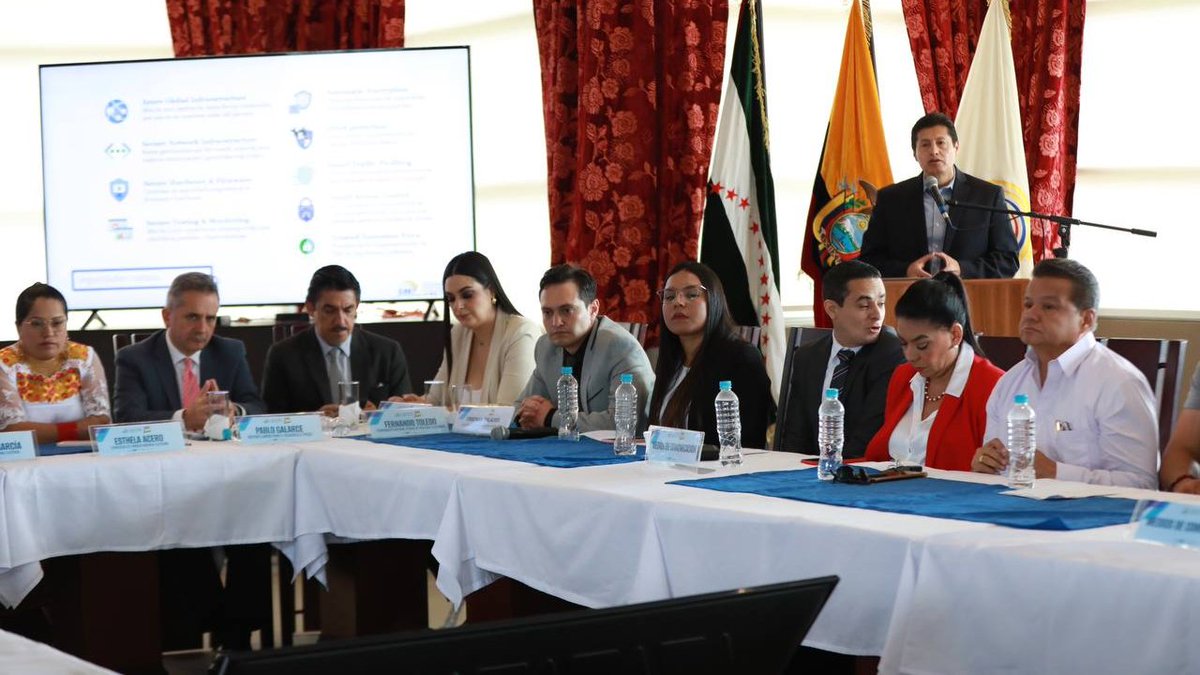 cnegobec's tweet image. #PasoAPasoElectoral | #StalinCardona, funcionario electoral expone sobre los beneficios del  #VotoTelemáticoEnElExterior para las #EleccionesAnticipadas2023Ec. &quot;Los 🇪🇨 empadronados en el 🌐 deberán inscribirse en voto-telematico.cne.gob.ec, para sufragar el 20 de agosto&quot;, mencionó.