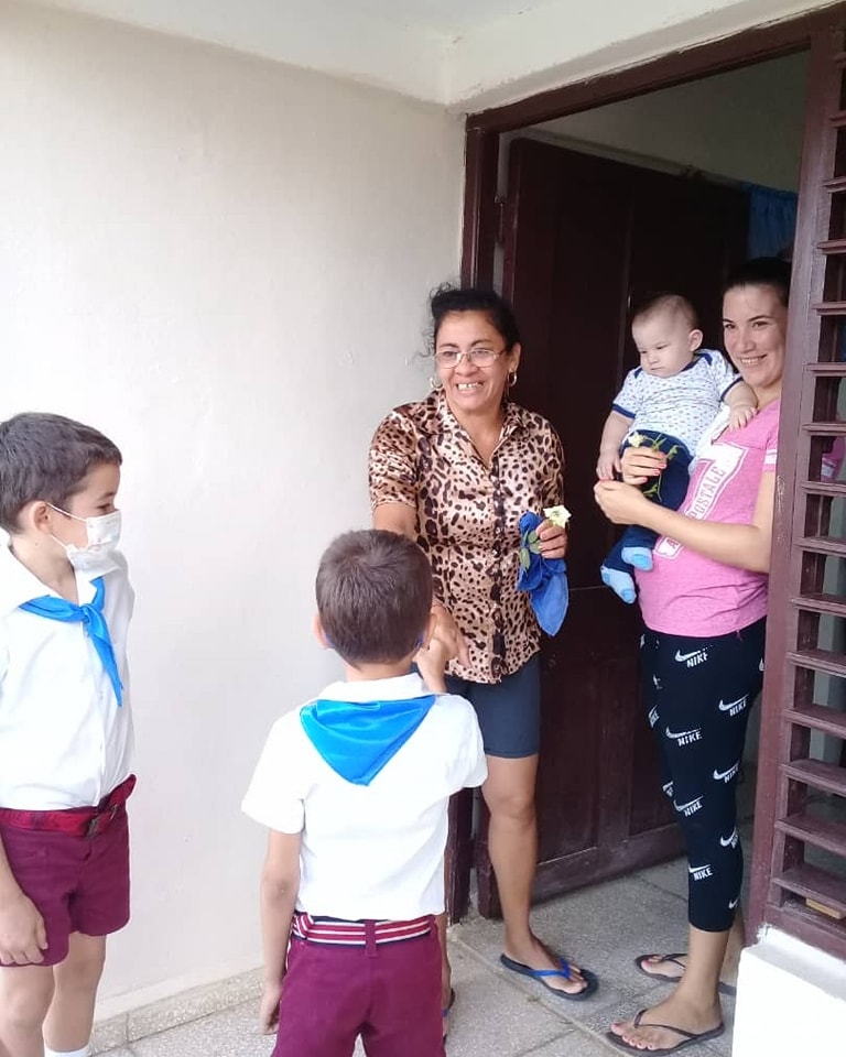 DGEAntilla's tweet photo. #EducaciónHolguín #EducaciónAntilla Inició la semana en que los educandos de la #Enseñanza Primaria y Secundaria se vinculan a las FAPI donde participarán en la Soberanía Alimentaria, reparación de libros de texto, #PatrullasClick !entre otras #VeranoConAmor #CubaMined https://t.co/8iqOzX7e6f