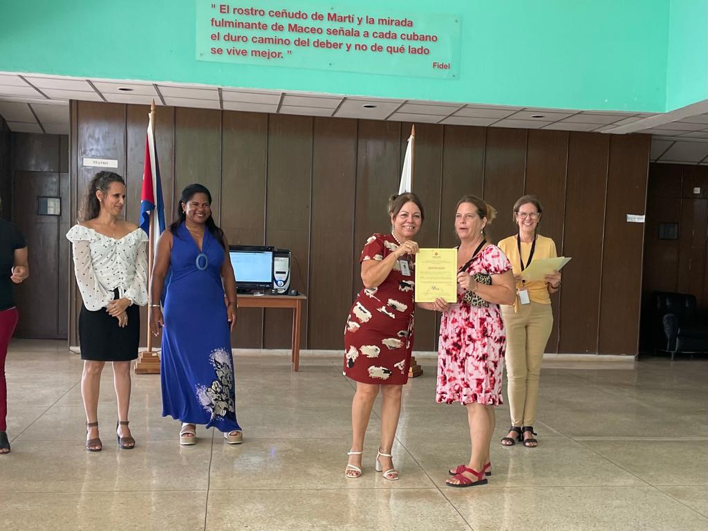 hisplacen's tweet photo. @SilviaVeraShel6 @BioCubaFarma @EdMartDiaz Se provechó el espacio para otorgar los reconocimientos por los resultados obtenidos en el Fórum de Base de Ciencia y Técnica 2023. https://t.co/3EKhG1hhdn