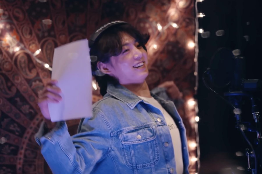 soompi's tweet photo. WATCH: #BTS's #Jungkook Shares Sneak Peek Of New Single "Seven" In Recording Film Preview
https://t.co/uGk3GScvZm https://t.co/VwAOmhSTdb