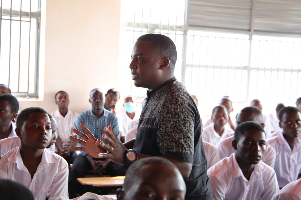 IntekoyUmuco's tweet image. Mu rwego rw'ubukangurambaga, none ku wa 10/7/2023 Inteko y'Umuco yasuye #Kisaro TSS iherereye mu Karere ka @rulindodistrict . Abanyeshuri bakanguriwe gusigasira indangagaciro z'umuco w'u Rwanda banasobanurirwa inzira y'inzitane y'Amateka y'Urugamba rwo kubohora u #Rwanda .