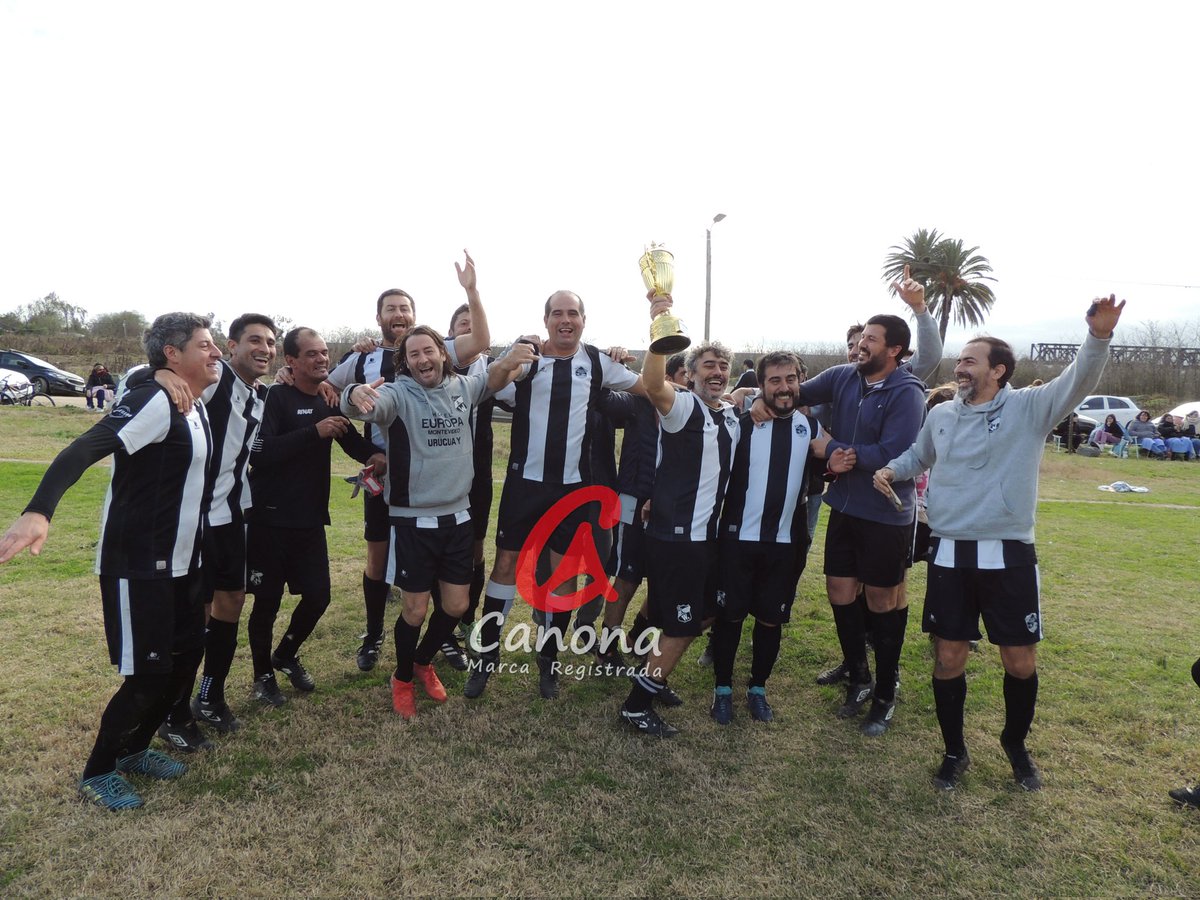 Wanderers se coronó campeón de la serie A del futbol senior.
Fotogaleria en Canona Marca Registrada.
