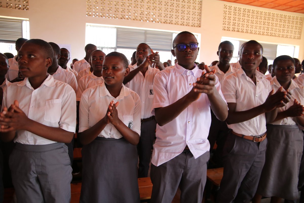 IntekoyUmuco's tweet image. Mu rwego rw'ubukangurambaga, none ku wa 10/7/2023 Inteko y'Umuco yasuye #Kisaro TSS iherereye mu Karere ka @rulindodistrict . Abanyeshuri bakanguriwe gusigasira indangagaciro z'umuco w'u Rwanda banasobanurirwa inzira y'inzitane y'Amateka y'Urugamba rwo kubohora u #Rwanda .