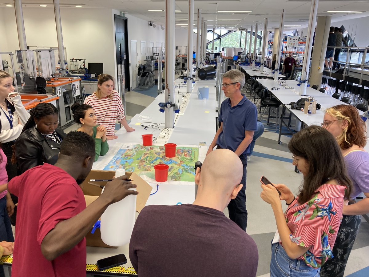CDTWire's tweet photo. A group of #CDTWIRe students explore the labs and interact with technicians and staff at #TheDiamond at @CivilSheffield, that houses exceptional equipment, labs and study spaces!  

#SCW2023 https://t.co/wwfypN6rA4