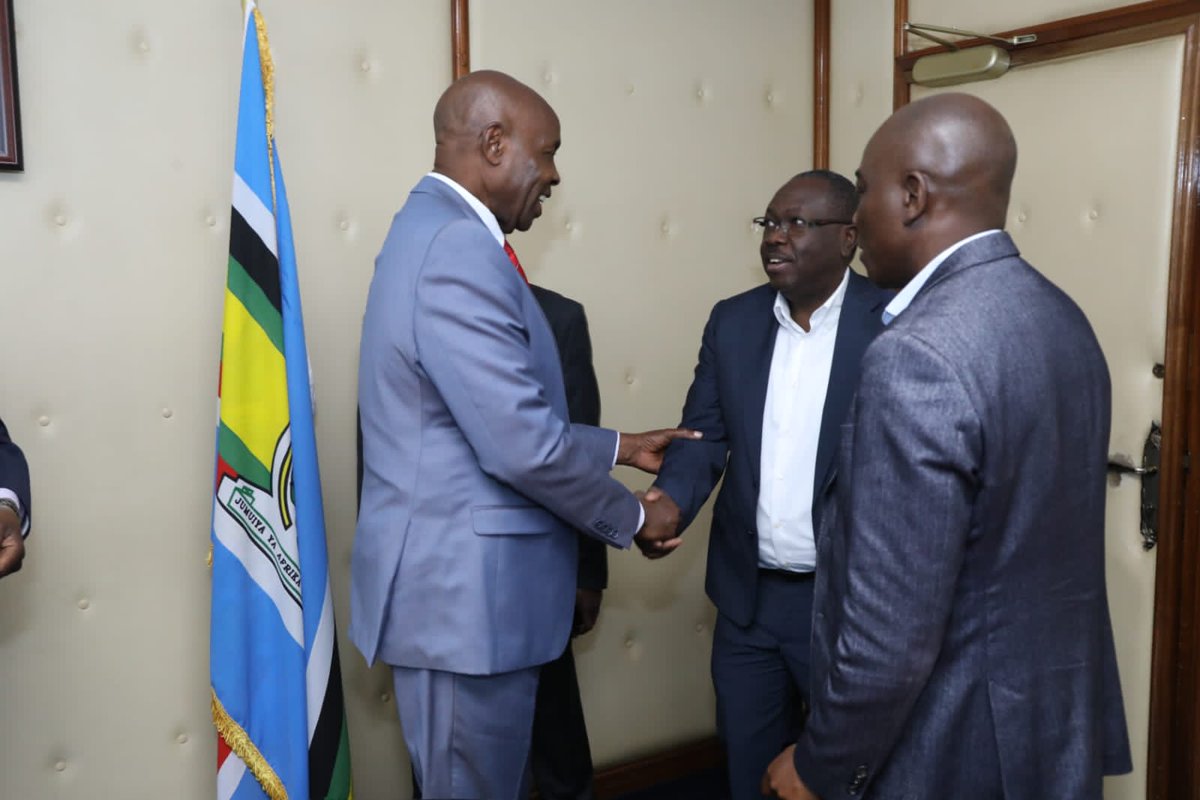 Met with Luo Nyanza MPs who paid me a courtesy call at my Jogoo house office today. We agreed to continue working together in improving the education related infrustructure and implementation of the Kenya Kwanza Education Plan in their respective areas of representation