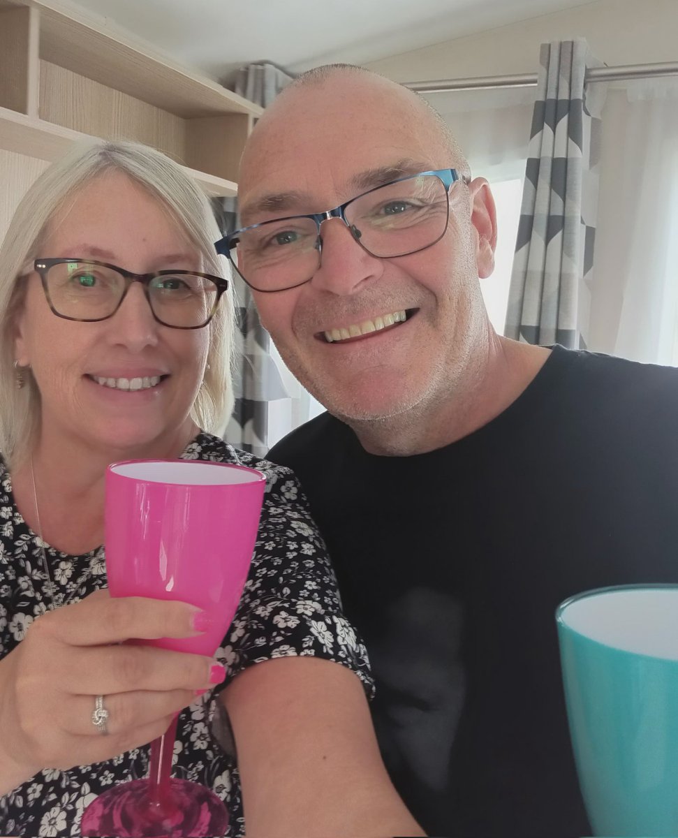 JulieL669's tweet photo. Booze has been opened😁😜🥂🍷🍾 https://t.co/eXjYNAxpVY