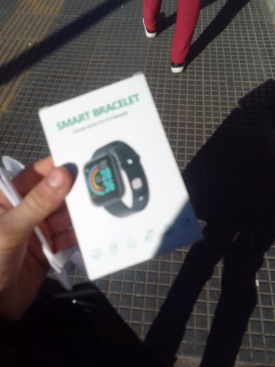 lexesLK's tweet photo. Brooo un reloj inteligente JAJAJSJS https://t.co/E0u1zzQReq