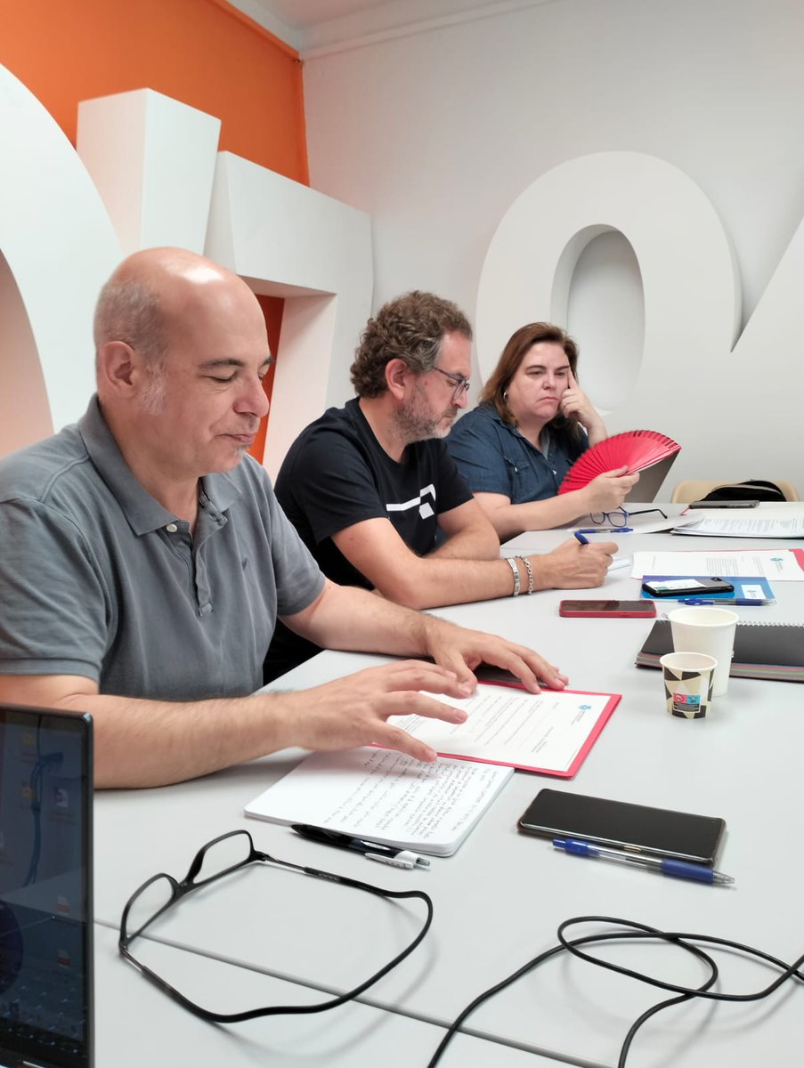 CONFOCOS's tweet photo. Jornada de trabajo interna de las gerencias @CONFOCOS. Mucho trabajo hecho y muchos retos por delante 💪💜#CooperaLocal https://t.co/CBLclGHeFy