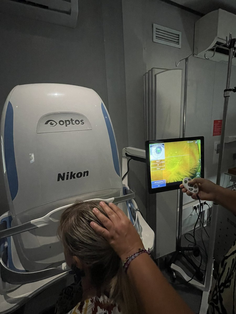 DrAlfredoAdan's tweet photo. Hoy hemos tenido la oportunidad de trabajar en el @hospitalclinic con el OCT wide field #Optomap Silverstone Una plataforma de gran ayuda para el diagnóstico y tratamiento de la patología periférica de la retina. https://t.co/CDAGqIxYUD