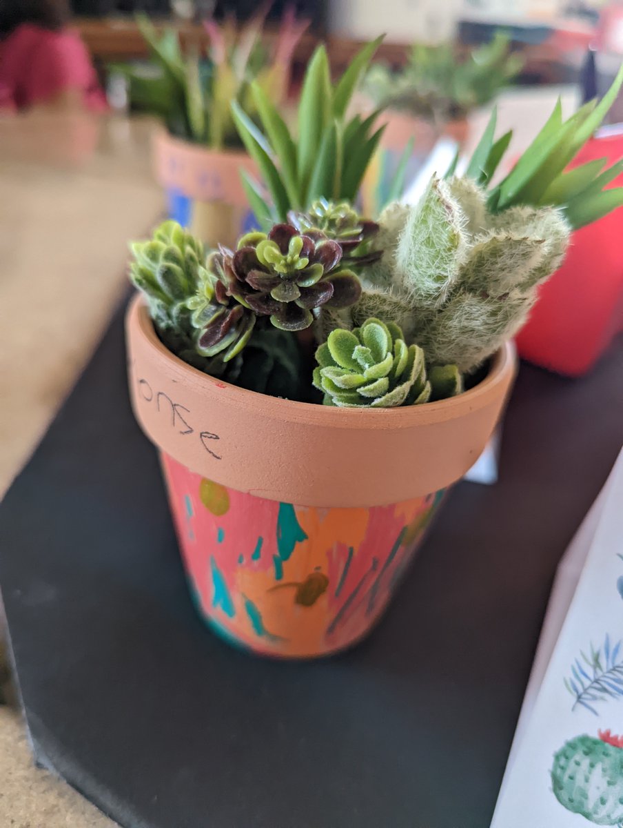 SuperLearners1s's tweet photo. Back-to-work start date is fast approaching! Last year's desk plant pots were a great success! 
Please consider going to my link to view and support my Classroom Wishlist  Thanks in advance!
https://t.co/7ZDIuzkDj7... https://t.co/jFn4W2Z5pS