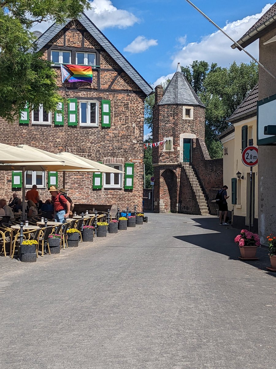 AndySpetch's tweet image. Arrived in Cologne. A great ride along the Rhine via the historical  village of Zones. We have now covered 278 of the 700 miles. If you haven&apos;t sponsored us please see below.
justgiving.com/page/andrew-sp… @mndassoc @Rob7Burrow @leedsrhinos @BALIGoLandscape @thegma_ @RFURugbyGrounds