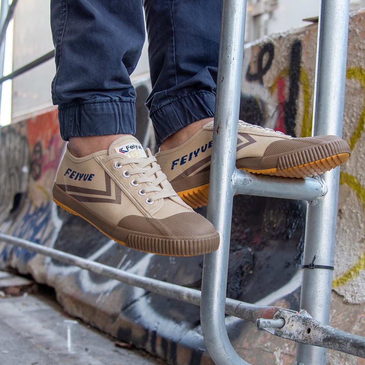 Effortless style and comfort that adapts to whatever your day brings! Add our NEW Fe Lo 1920 Tan and Navy canvas sneakers to your everyday looks 🍂  bit.ly/FeiyueNewRelea…