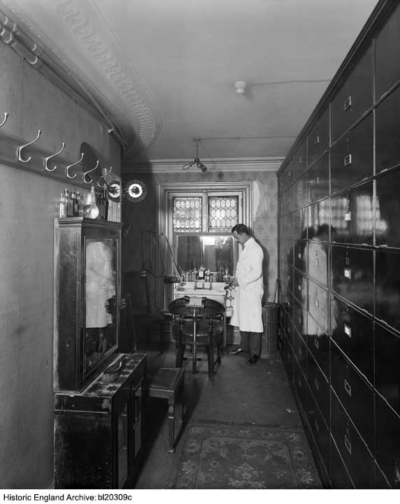 Photographed#OnThisDay in 1908, the barber's shop at the Motor Club, #Westminster. 

In the mirror is a reflection of the photographer, the splendidly named Adolphe Augustus Boucher of Bedford Lemere & Co.

#Barbershop
#ArchivePhotography
#MotorClub