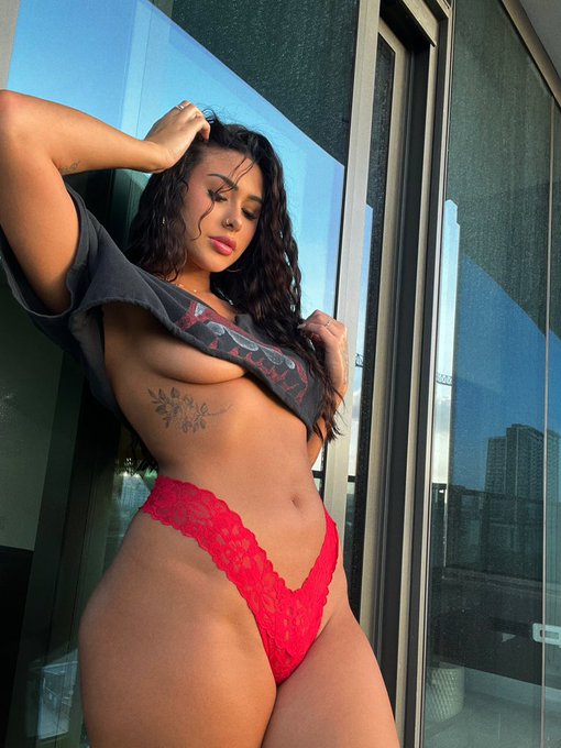 What a teacher wears when she gets home 🤓 https://t.co/1kjUfquiI1<a href="/tag/nnn"class="tags"><span>#nnn</span></a>