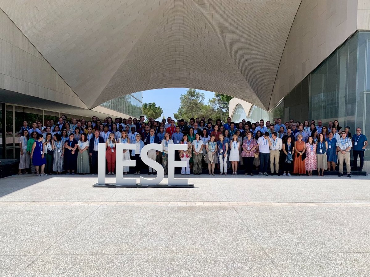 ✍️ FORMACIÓN | Ponemos el punto y final al curso con la Jornada Anual de Directores en el <a href="/iesebschool/">IESE Business School</a> en Madrid. Más de 150 directivos reunidos para aprender a formar y mejorar la gestión de los colegios. #IAMArenales
🧵 Esto es lo que se está contando: