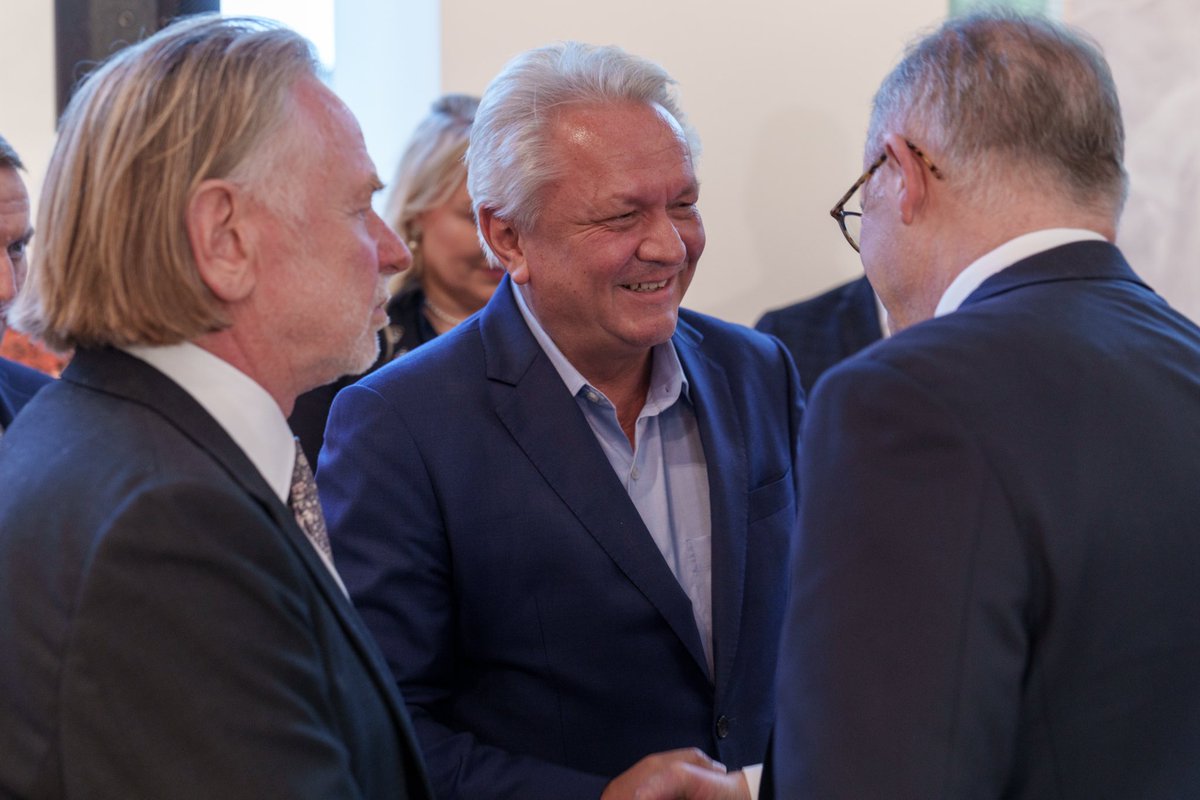 AlboMP's tweet photo. Wherever I go in the world, I’m always selling Australia as a fantastic place to invest.
From our people to our natural resources, we have so much to offer.
And that’s the message I’m sending, meeting with business leaders here in Berlin, Germany. https://t.co/oa2ue0wE92
