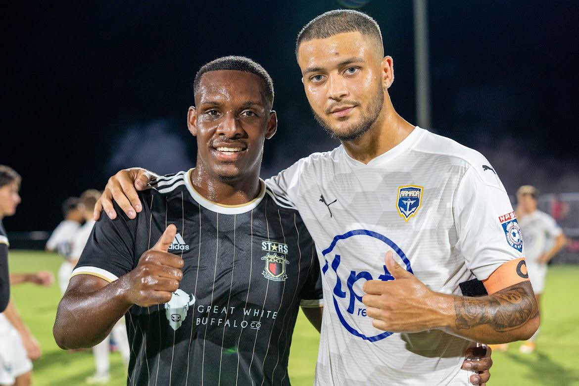rickymachel's tweet photo. - 2 guys from North London
- Played together in 🏴󠁧󠁢󠁥󠁮󠁧󠁿before ✈️to uni in🇺🇸
- 2 separate unis 
- Opposite sides of the country
- Both get signed by summer league clubs
- Play against each other in a winner takes all fixture this weekend 

1 great story❤️ @kevonte_w11 @tunbridge_mason https://t.co/duQuBYrF4v
