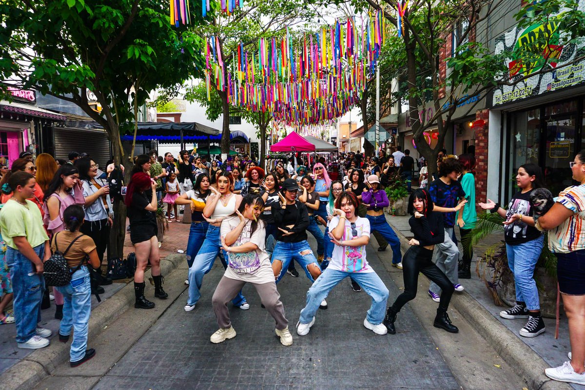 ISJUmx's tweet photo. Así se vivió el 1er Bazar de K-Pop📷en Culiacán, donde jóvenes emprendedores ofrecieron sus productos y cientos de personas se reunieron para disfrutar de una tarde llena de baile, comida y mucho más
Gracias Komorebi Asian Style por promover la cultura emprendedora 📷📷
#ISJU https://t.co/2Ye8BSWeOW