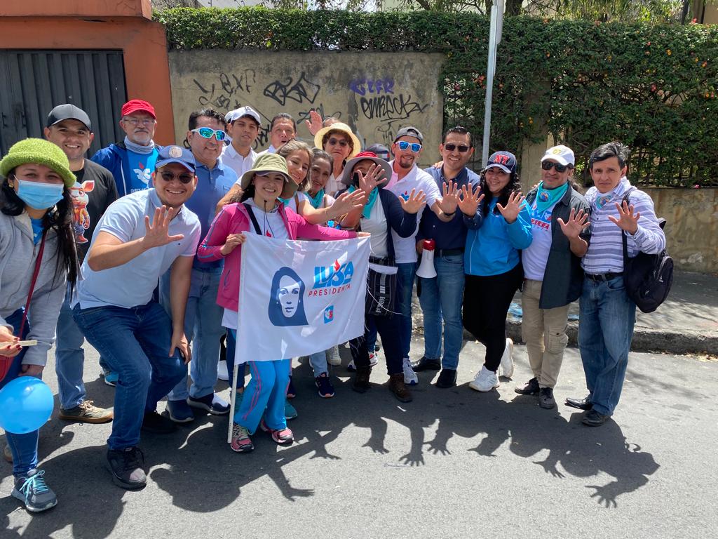 SantiTeamEC's tweet photo. Todo listo para iniciar la caminata por la seguridad, trabajo y bienestar; con los vecinos y vecinas de Cotocollao. Juntos por el #ResurgirDeLaPatria juntos con #LuisaEnCotocollao #DistritoCentroNorte
@marcelaholguin https://t.co/EPe22LFm7a