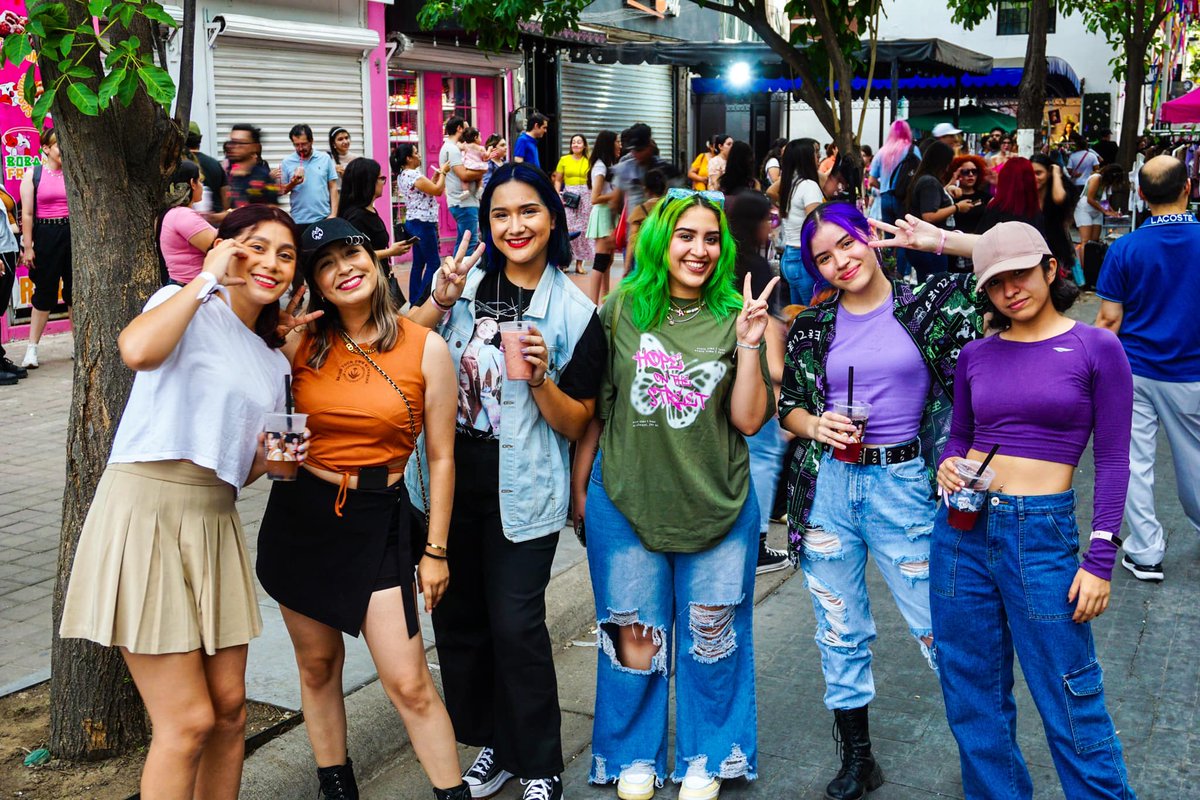 ISJUmx's tweet photo. Así se vivió el 1er Bazar de K-Pop📷en Culiacán, donde jóvenes emprendedores ofrecieron sus productos y cientos de personas se reunieron para disfrutar de una tarde llena de baile, comida y mucho más
Gracias Komorebi Asian Style por promover la cultura emprendedora 📷📷
#ISJU https://t.co/2Ye8BSWeOW