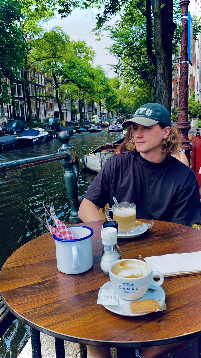 Dogbertrp's tweet image. Late for twitchcon 2020