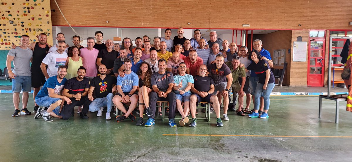 BombersGandia's tweet photo. Ara sí. Acomiadem als nostres companys,dels més volguts i estimats per part de tots. Pep,Joansa: sabeu que heu deixat el que s'ha de deixar. Bona empremta i millors records. Gràcies per ser i seguir com sou. #Gracietes #amiplin #SomBombers #Gandia #TornC #TornB https://t.co/BoRen3DXQV