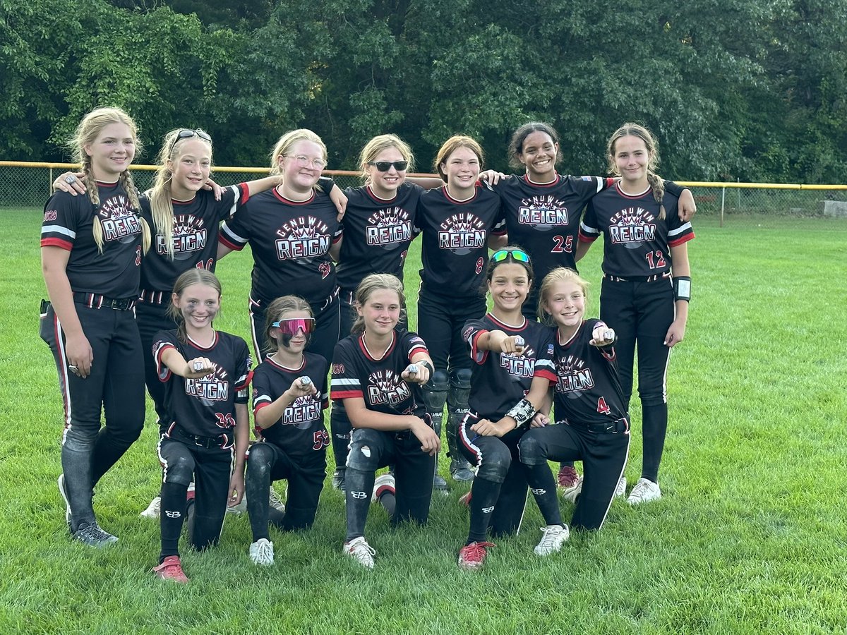That’s a wrap on an amazing season for 11uKK! Finished off with a FIRST PLACE win at the 12u Playing for Pups tournament this weekend in Portage. This team has come so far and these girls have made quite a name for themselves. We are so proud. 
This is Reign softball! 🥇❤️