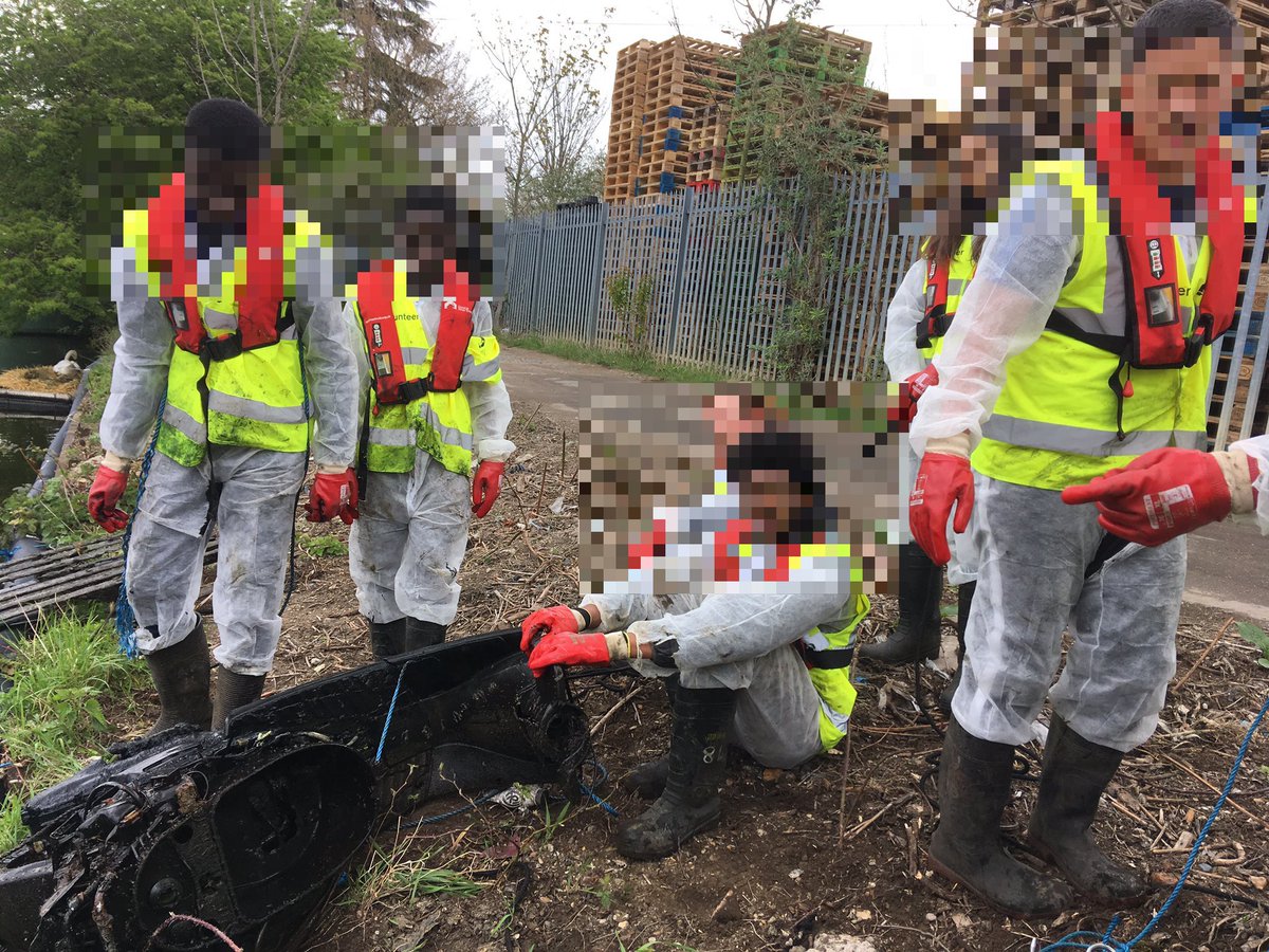 StonebridgeLock's tweet photo. Shame on @CRTSouthEast -Canal River Trust were happy for Young Adults of our @haringeycouncil @wfcouncil @EnfieldCouncil #StonebridgeLock #Lock17 community who #VolunteerByWater to pull out trolleys &amp; mopeds from #HaleWharf #LeeNavigation BUT this is how CRT pay it forward: 🧵 https://t.co/ktVbVq0meT