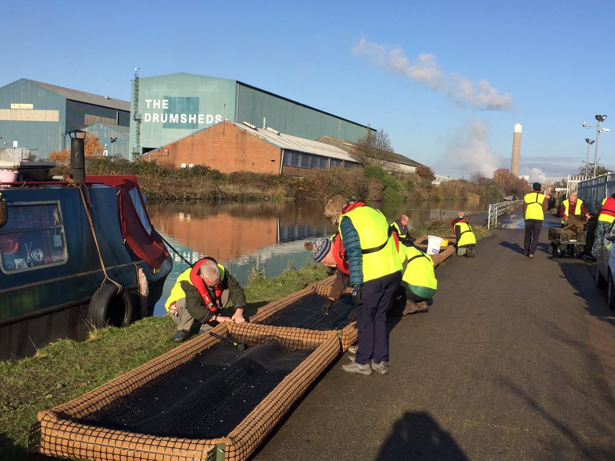 StonebridgeLock's tweet photo. Stonebridge Lock Coalition raised £50,000 (90% @EnvAgency&amp; @LDN_environment GLA funds) capital to install 177m of #LeeNavigation priority #HabitatForWildlife &amp; invested 890hrs building &amp;maintaining it to date. This is how @CanalRiverTrust treat our community who #VolunteerByWater https://t.co/5vXNdSW8Zs