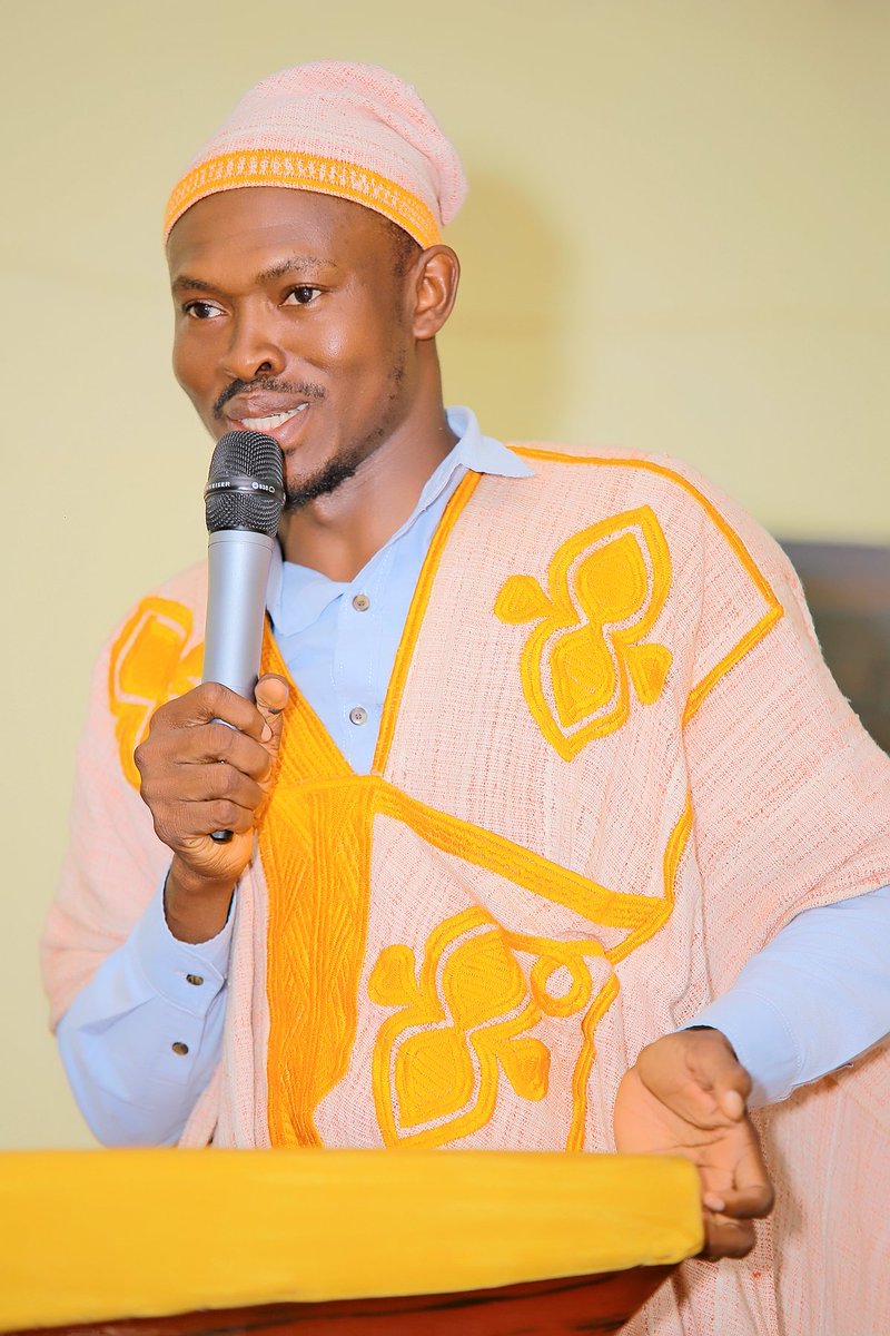 Dora_Fofana's tweet photo. C’est avec grand plaisir que j’ai officiellement déclaré, hier, notre candidature aux #EM2023 — Commune de #Boundiali. Avec une population solidaire, responsable et engagée, ce fut un moment rempli d’émotions positives ! MERCI, chers parents. S’unir dans l’espérance ! 🤝🏿💛 #DF. https://t.co/nXaezVmaWx