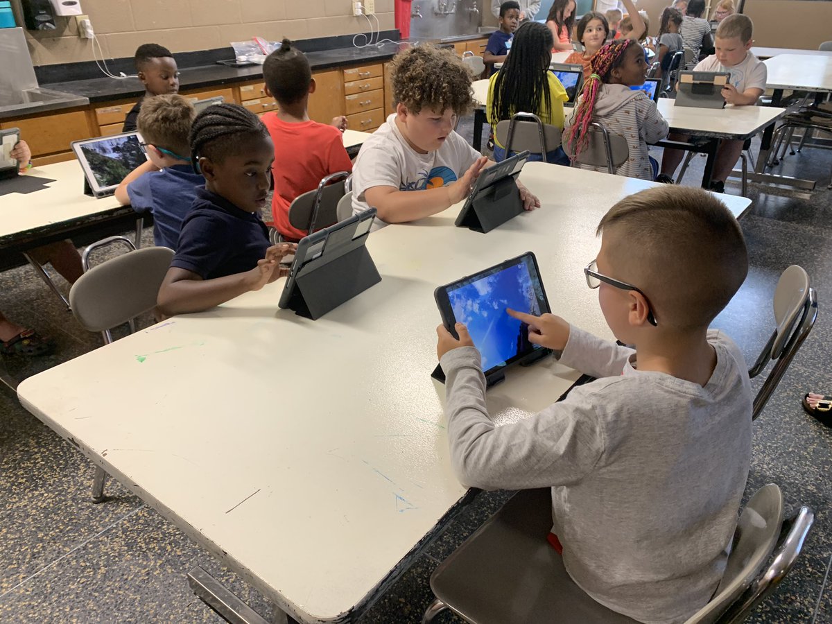 Summer SOLE Viritual Field Trip to Yosemite National Park using @Nearpod. ⛰️ Thank you to Pat Wilkes for running our afternoon tech session. In this VR lesson on U.S. natural landscapes, students travel to answer questions based on their observations. <a href="/annelaskey/">Anne Laskey</a> <a href="/BerkCoSchoolsWV/">Berkeley Co. Schools</a>