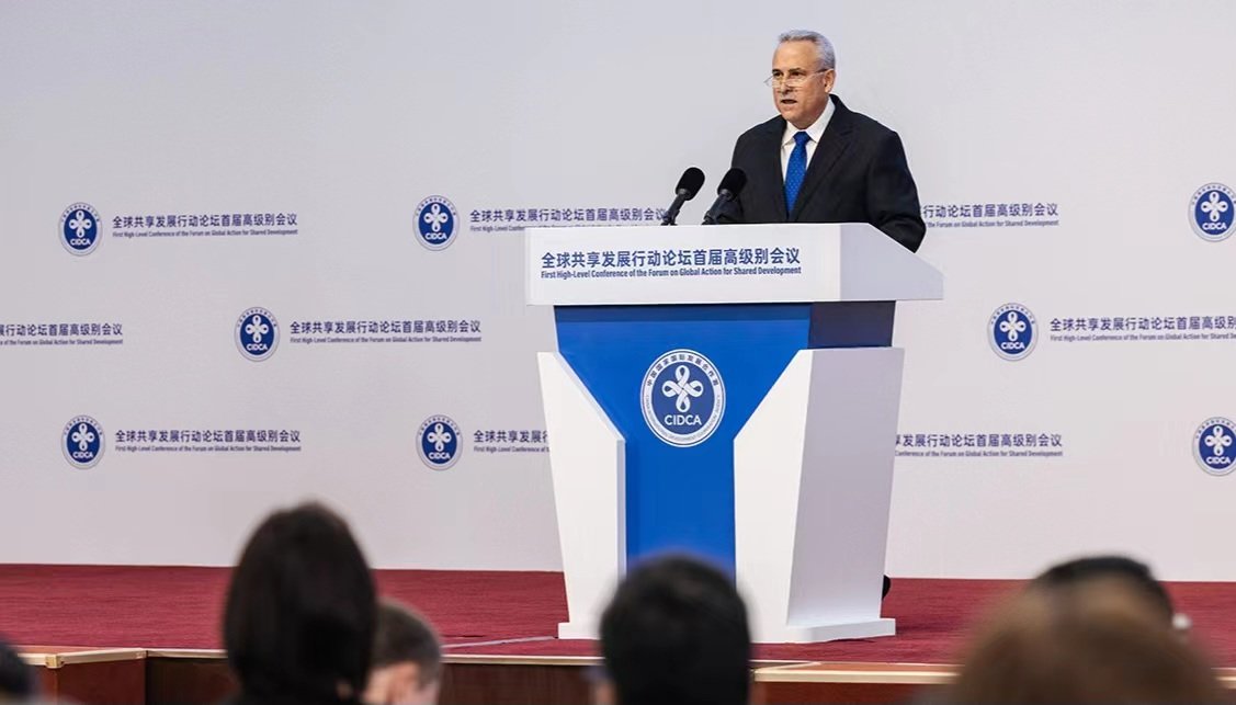 During High-Level Conf. of Forum on Global Action for Shared Development, <a href="/EloylvarezMart1/">Eloy Álvarez Martínez</a>, Minister of Industry, stressed will of #Cuba, as Chair of G-77 + China, to promote cooperation projects contributing to development strategies of South nations  &amp; the #SDGs.  

#CubaG77