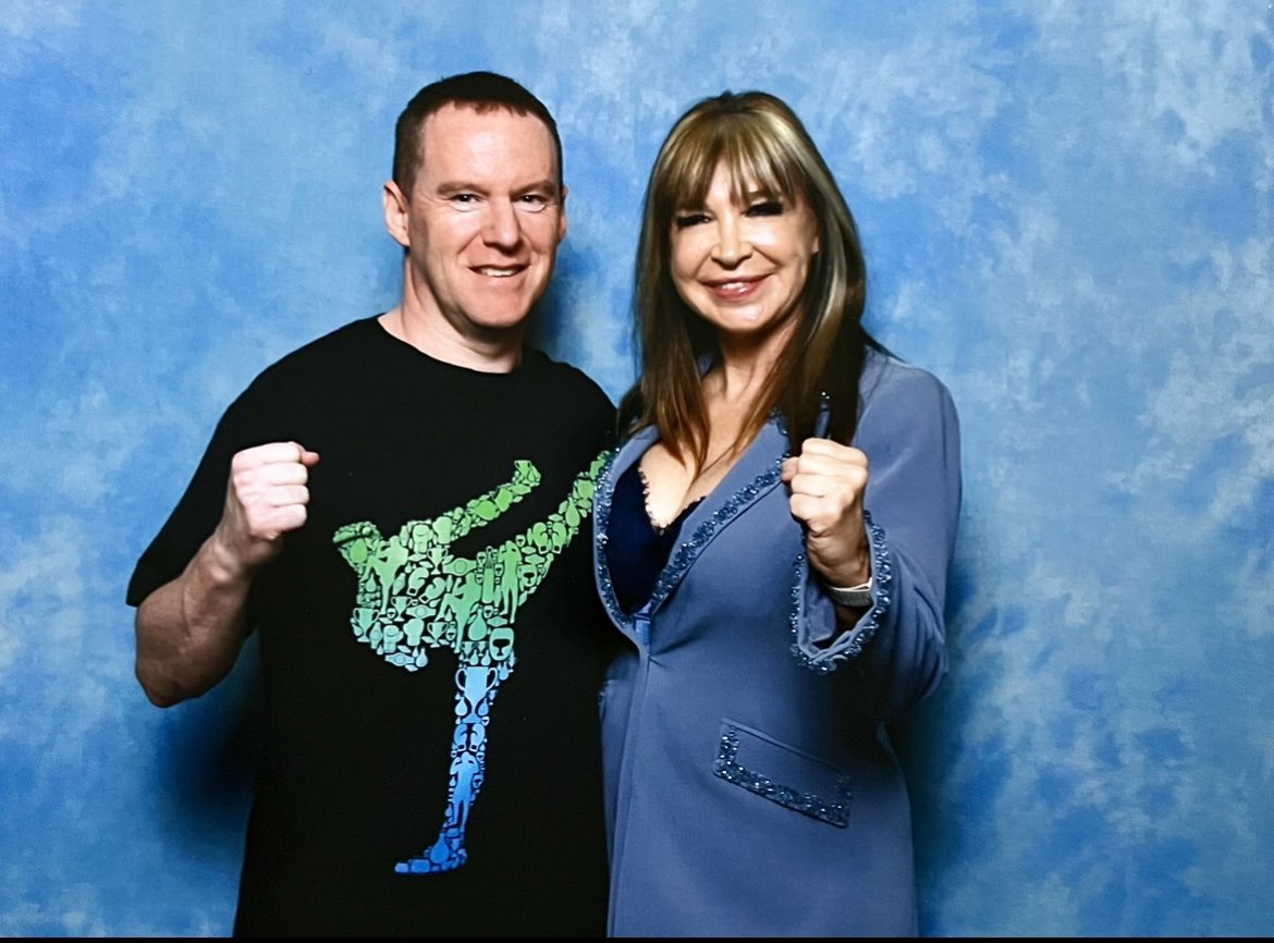 FLYNNTOONARMY's tweet photo. Got to meet one of my all time favourite martial arts movie stars Cynthia Rothrock. Thank you @cynroth for coming to the UK #action #cynthiarothrock #martialarts #movie #film #karate #martialartist #LFCC #lfcc2023 #martiallaw #comiccon @Showmasters #showmasters #convention https://t.co/FjcV91pmL8