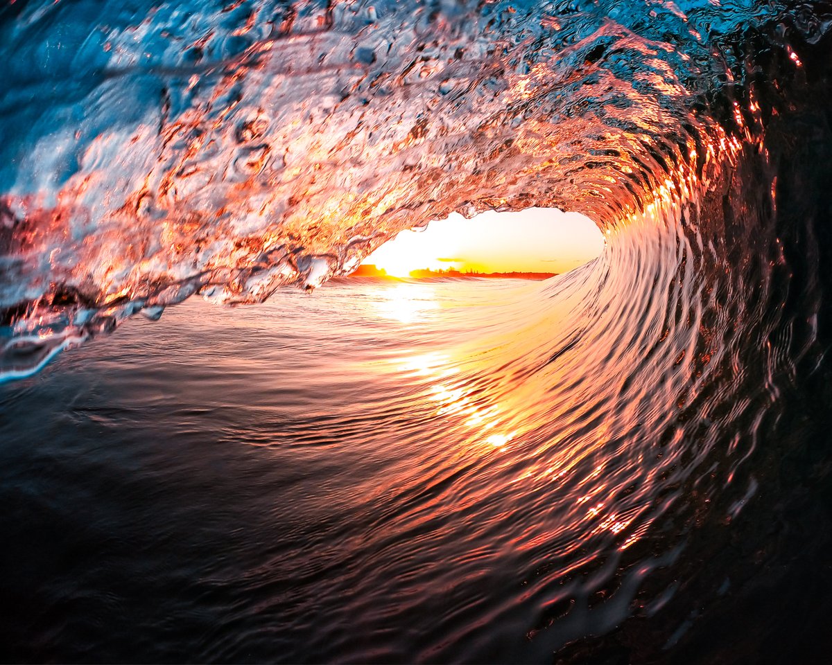 GoPro's tweet photo. Photo of the Day: Dream-level vision 🌅 Daniel Munn slotted himself perfectly for this $500 GoPro Award.

#ProTip: We are awarding cash for every "Photo of the Day" feature this summer. Show us your snaps at https://t.co/H3ZaAJ73rF.

 #GoPro #WavePhotography #SurfPhotography https://t.co/l93v1f48Ya