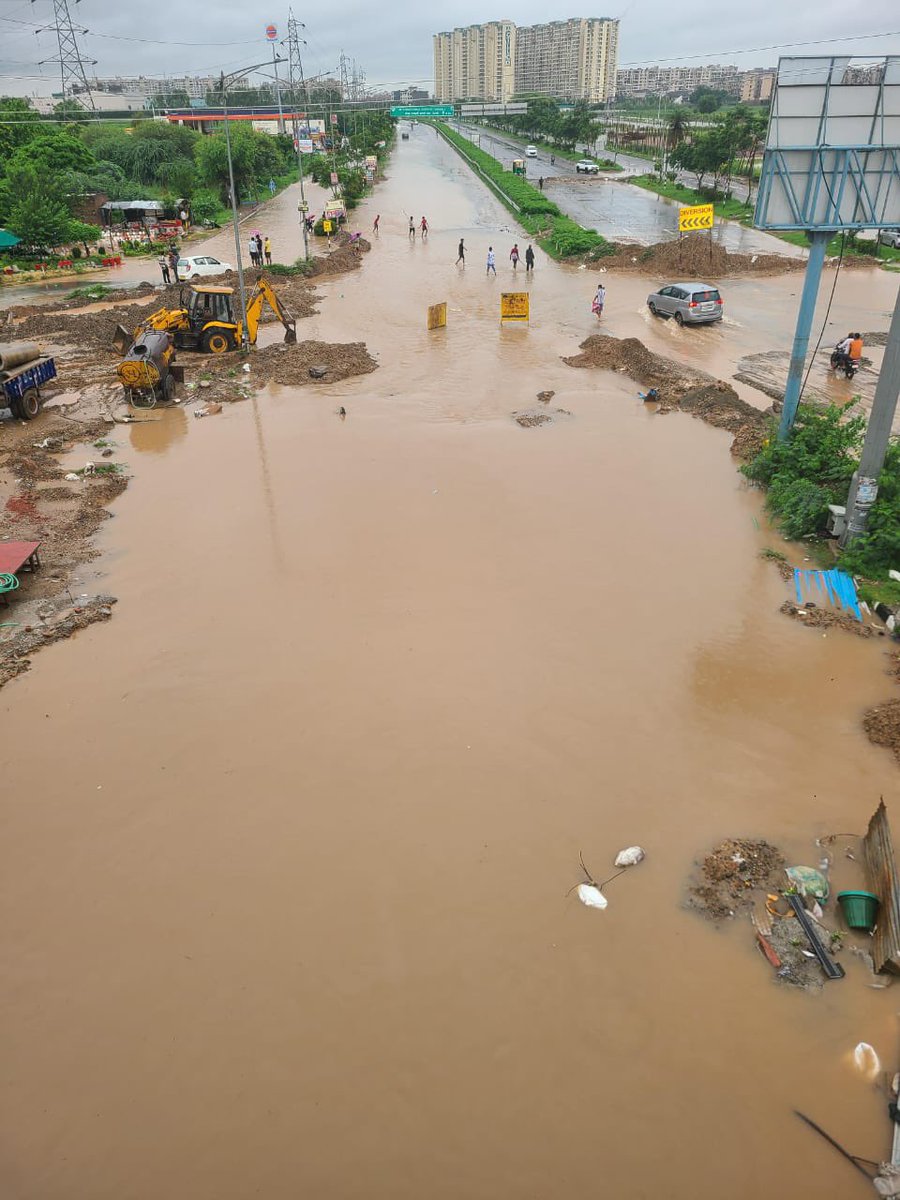 iepunjab's tweet photo. Mohali under deep waters after three days of unrelenting monsoon rains | Captured by @JasbirMalhi1 @IndianExpress https://t.co/CGgEnsklLf