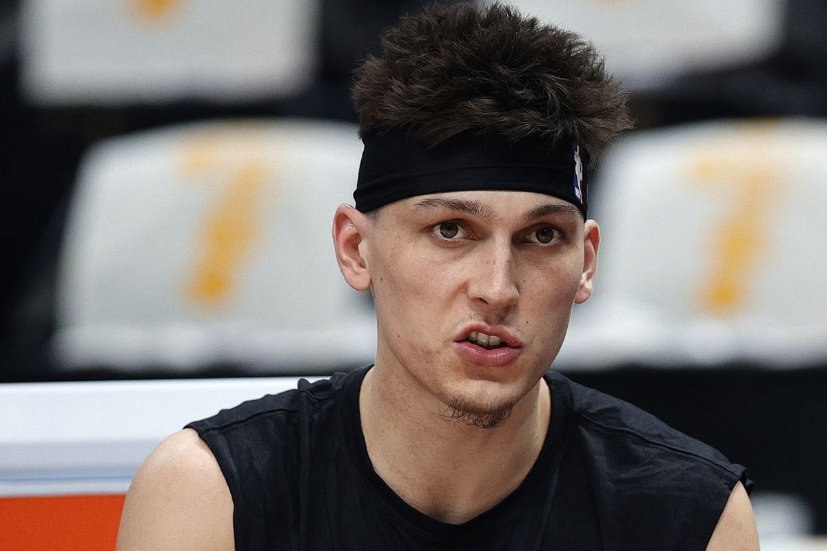 [情報] 多支球隊有興趣用一個首輪籤交易Herro