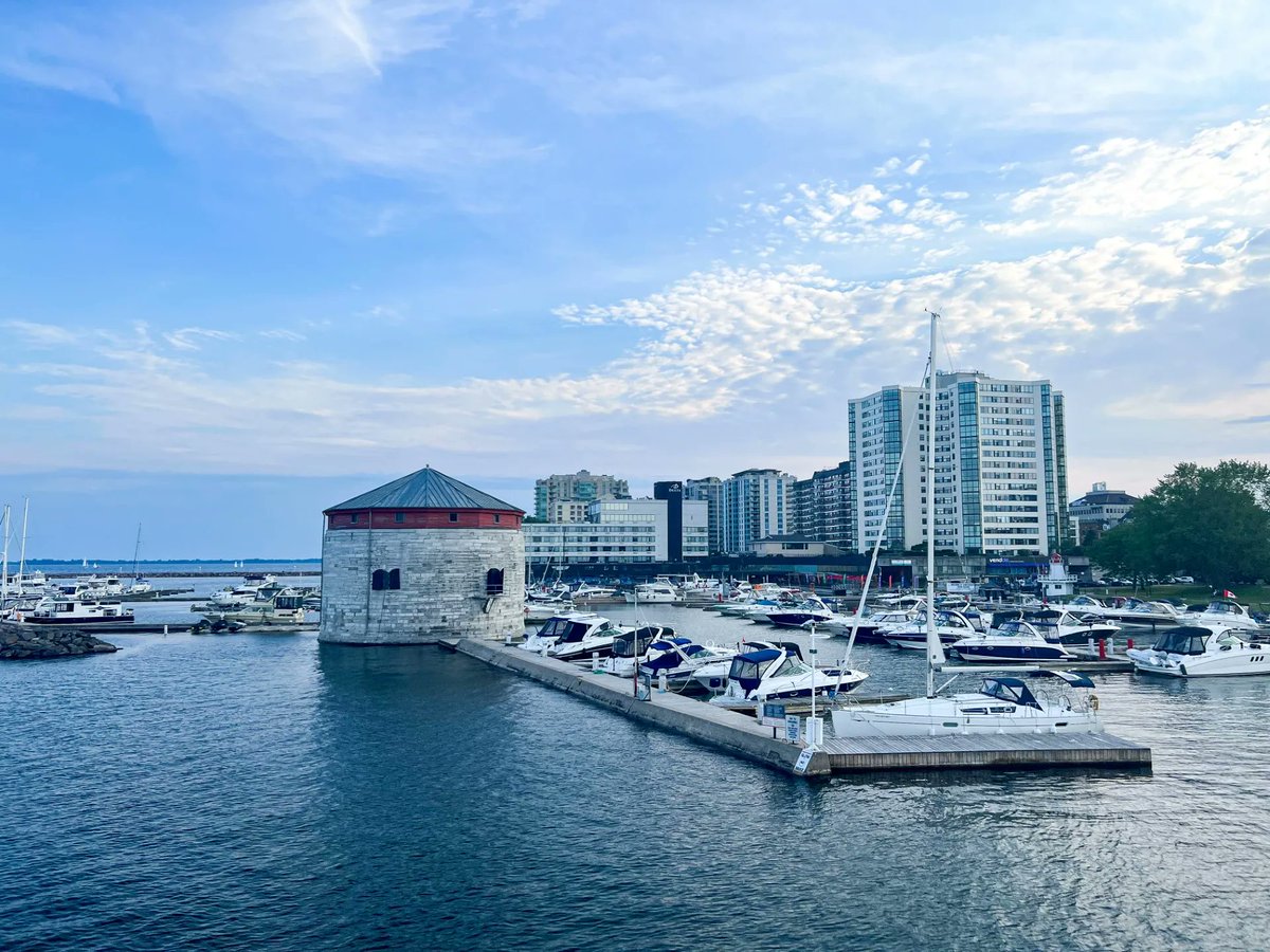 Soak up summer days at Delta Kingston Waterfront🌊

Create unforgettable moments with your family, friends, or enjoy some well-deserved me-time by planning a getaway to Kingston. 

See our packages and reserve your stay at: buff.ly/3B60dc3