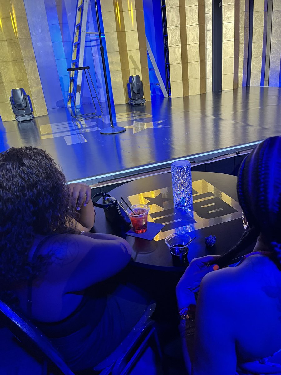 naokadforeman's tweet photo. In case you’re wondering, yes BET is bringing back #ComicView — with Kevin Hart and Mike Epps producing it!!! #HartbeatWeekend #BET 

My only request would have been for the production team to tap in with Black-owned spaces in the cities they visit. Comic view on BET …🎶 https://t.co/dUM1BAGDns
