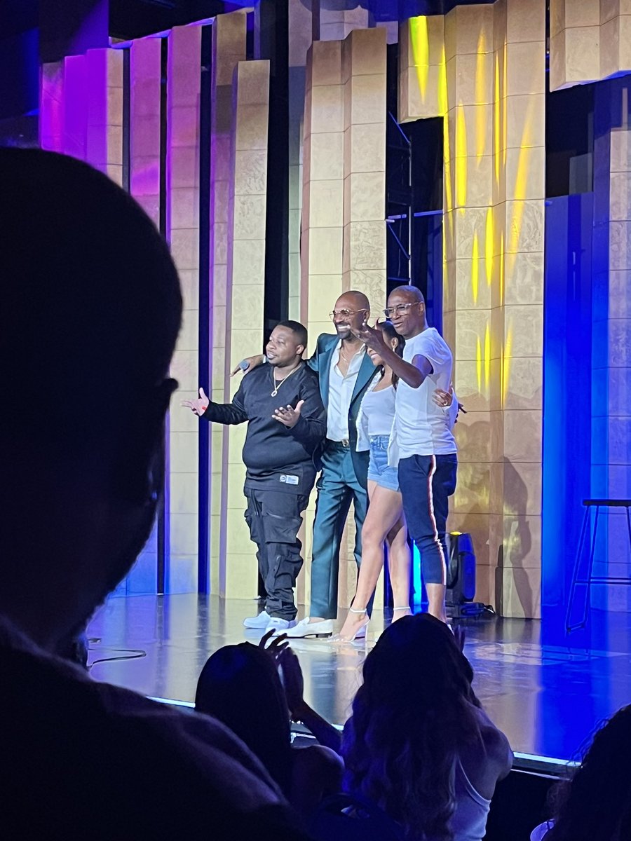 naokadforeman's tweet photo. In case you’re wondering, yes BET is bringing back #ComicView — with Kevin Hart and Mike Epps producing it!!! #HartbeatWeekend #BET 

My only request would have been for the production team to tap in with Black-owned spaces in the cities they visit. Comic view on BET …🎶 https://t.co/dUM1BAGDns